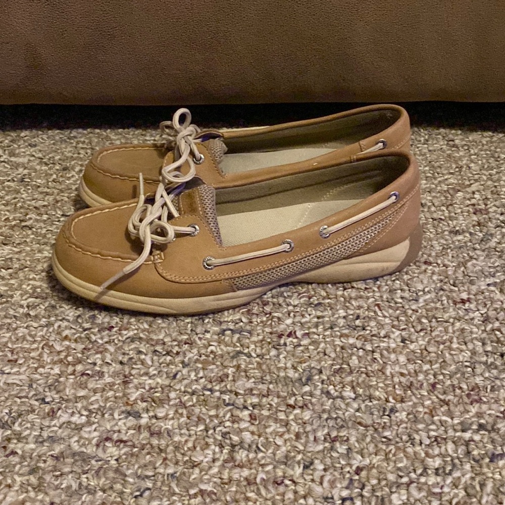 Size 8 Sperry Shoes